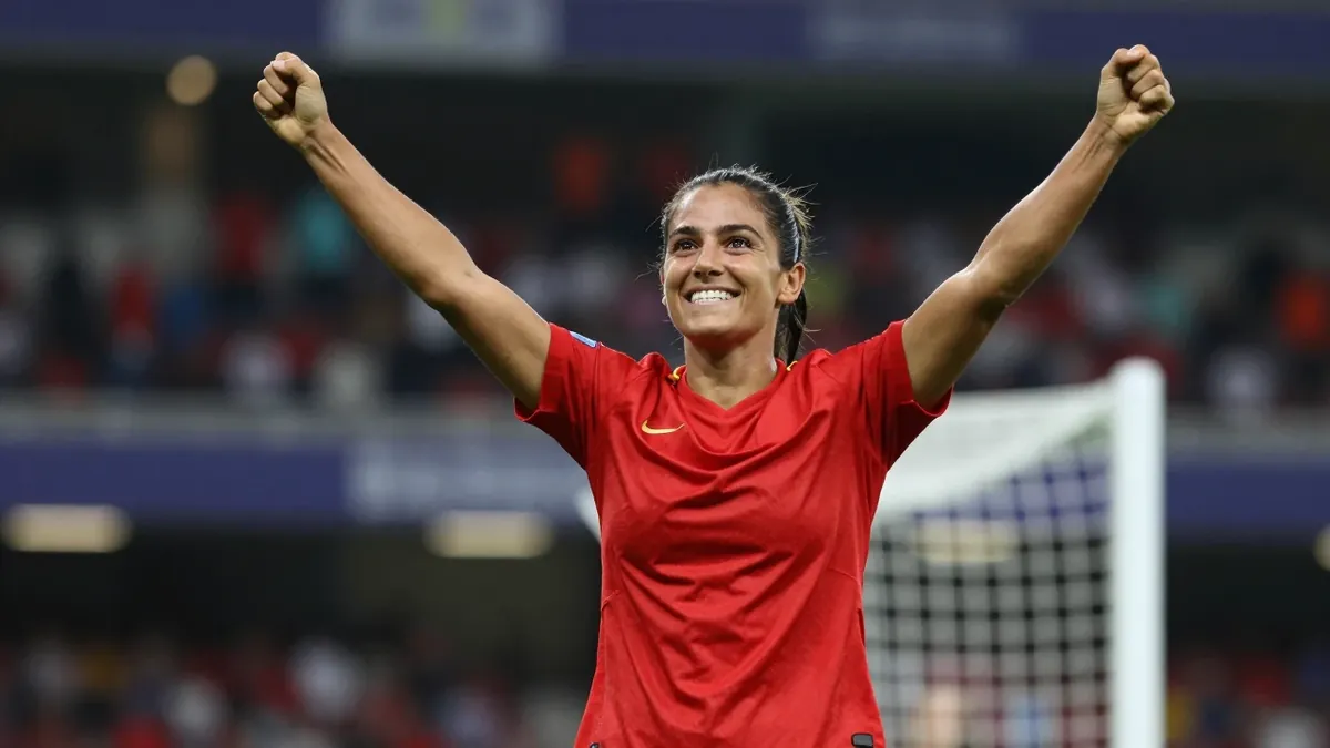 Liverpool Women have agreed a record five-year, £300m shirt sponsorship with Turkish Airlines, announced as the team tops...